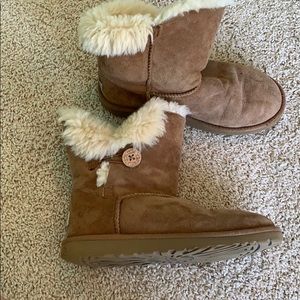 Light brown ugg boots with button